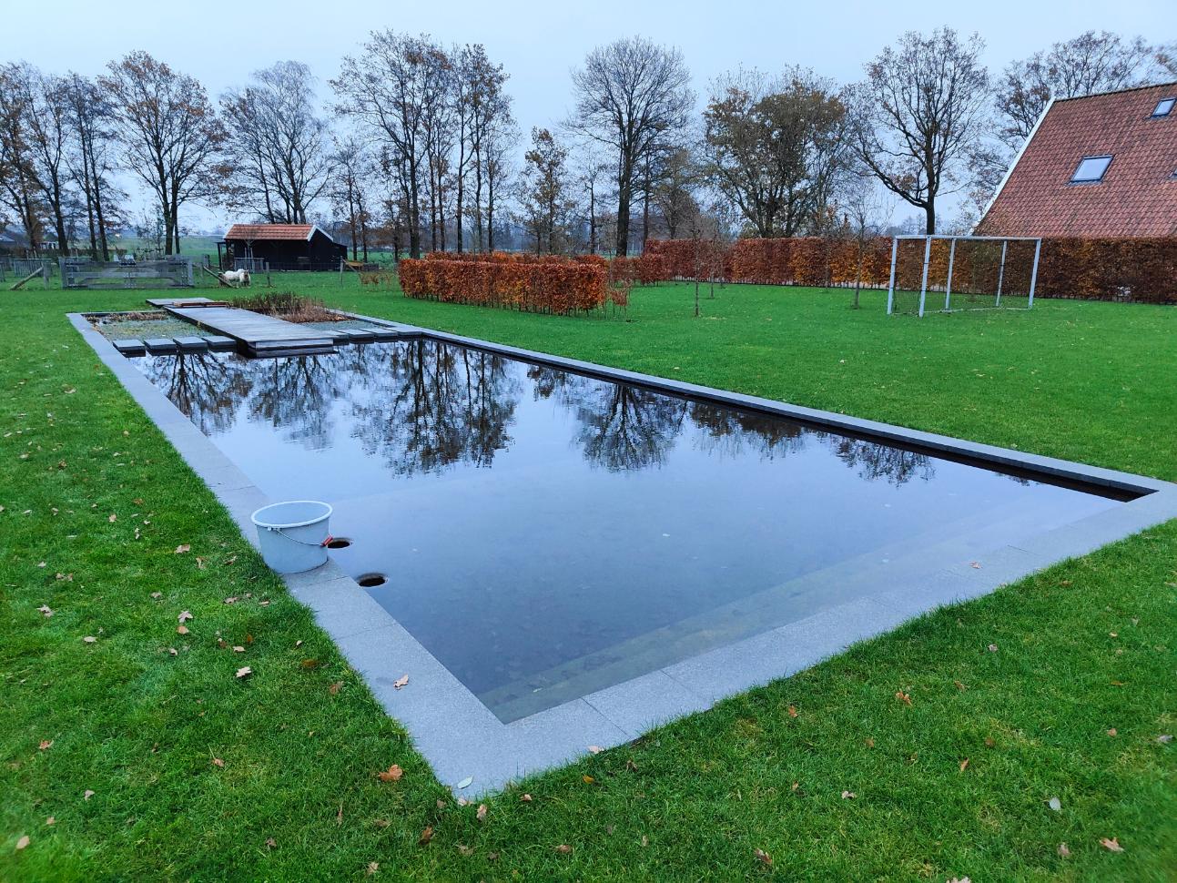 Strakke en moderne zwemvijver in Haaksbergen